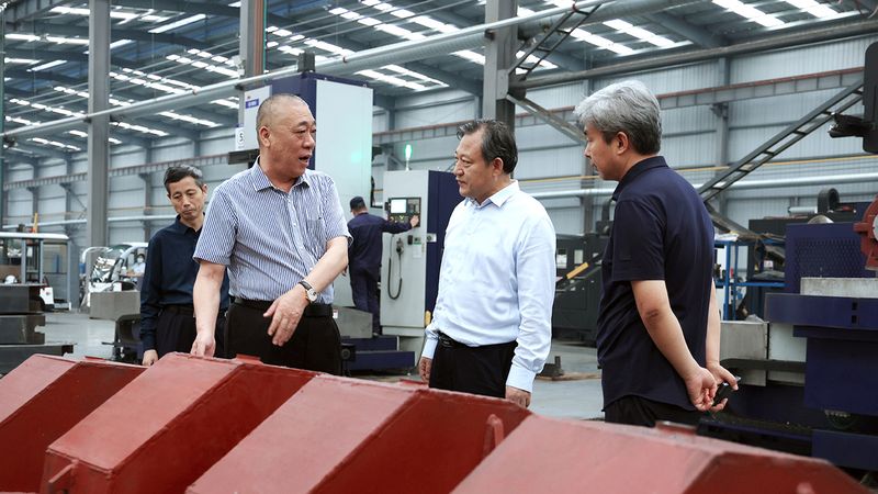 簡(jiǎn)訊｜新鄉(xiāng)市委常委、市委秘書長(zhǎng)謝松民一行蒞臨公司智能產(chǎn)業(yè)園考察調(diào)研